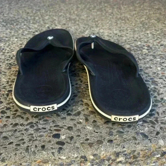 Crocs Thongs Flip Flops Rubber Black Men 9 Women 11 Sandals Unisex - Picture 3 of 7